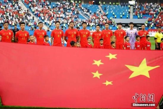 杨若晴抬头看了他一眼。